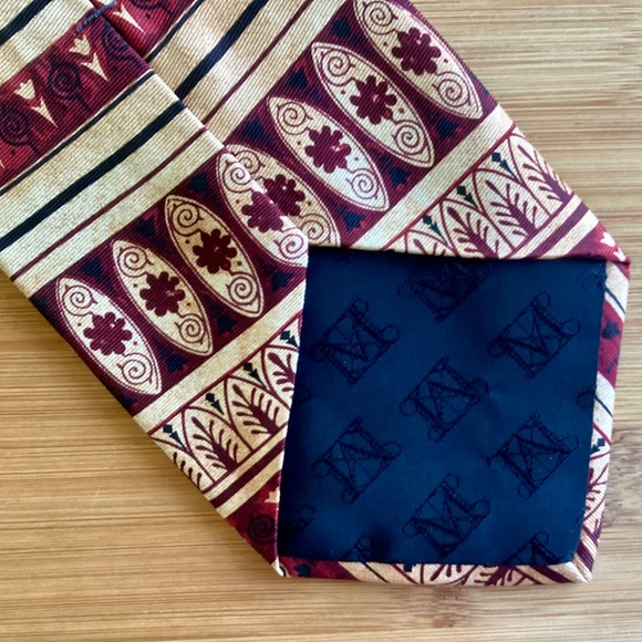 Metropolitan Museum of Art Men's 100% Silk Necktie Designer FLORAL Burgundy Gold - Picture 6 of 9